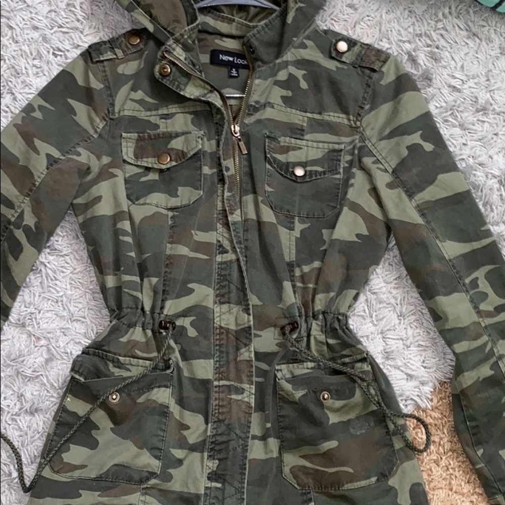 Army Camo designed light weight coat.